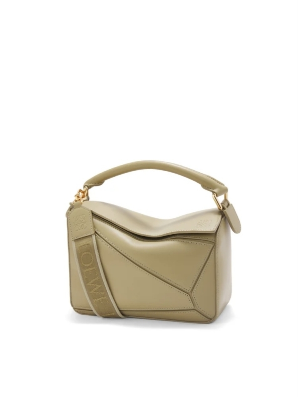 Сезоном SS'24 будут править минималистичные сумки. Рассказываем,