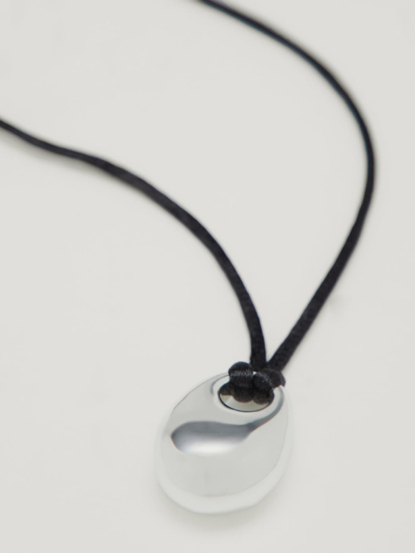 Хотите одеваться минималистично этой зимой? Вдохновляйтесь стилем