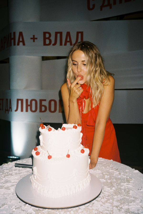 Интервью с невестой: о вдохновении 90-ми, контролируемом