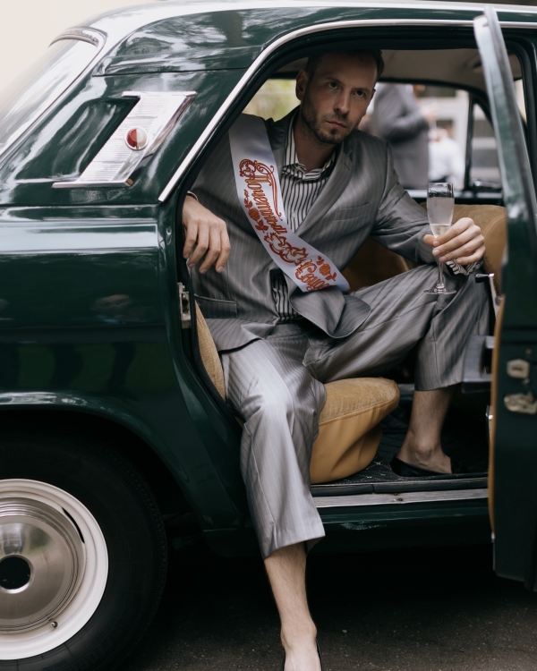 Интервью с невестой: о вдохновении 90-ми, контролируемом