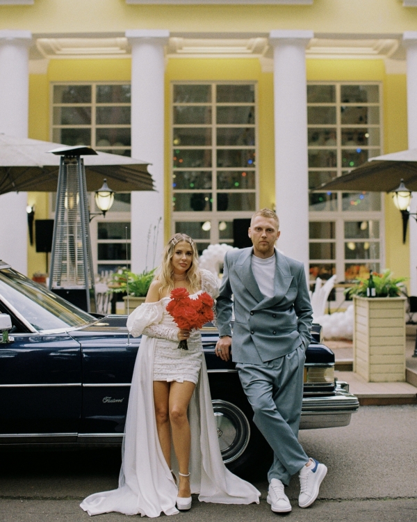 Интервью с невестой: о вдохновении 90-ми, контролируемом