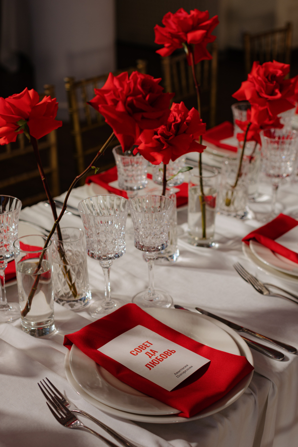 Интервью с невестой: о вдохновении 90-ми, контролируемом