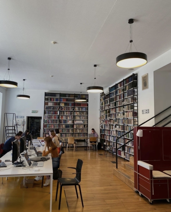 Амфитеатр в «ГЭС-2», библиотека на Чистых прудах