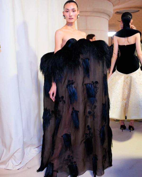 Уже залюбовались новой кутюрной коллекцией Schiaparelli? Мы