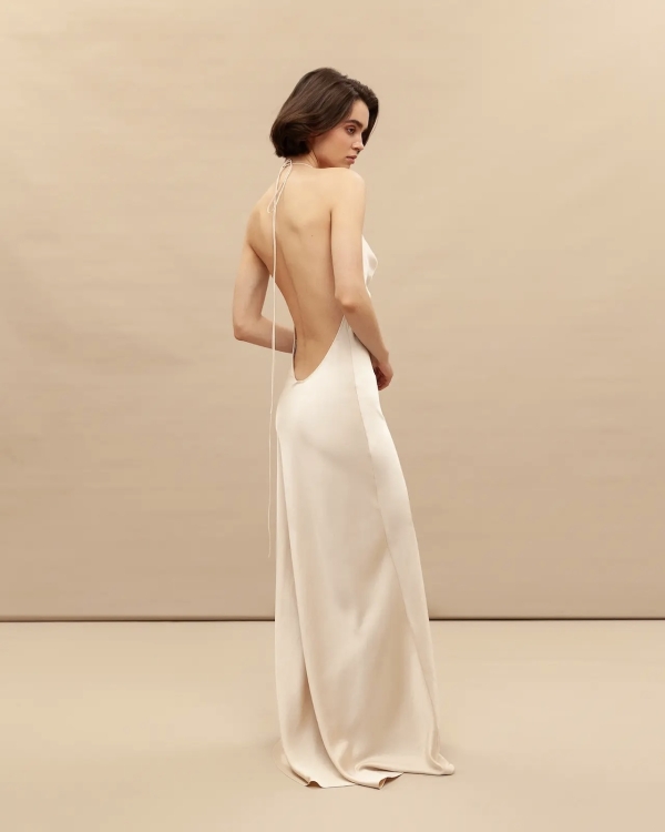 Платье-комбинация — свадебная классика вне времени. Вот