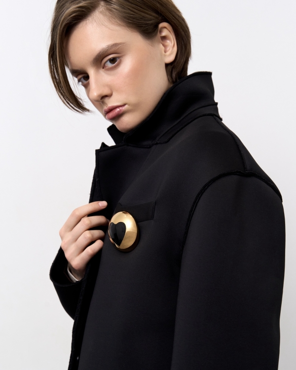 Больше — лучше! Актуальные стейтмент-броши для эффектного