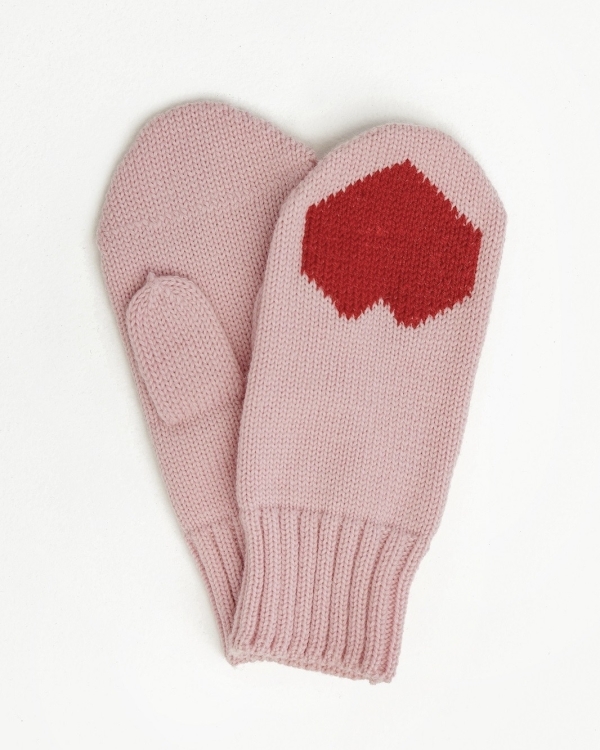 Любовь не имеет границ: что подарить девушке