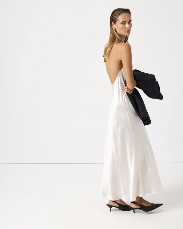 Платье-комбинация — свадебная классика вне времени. Вот