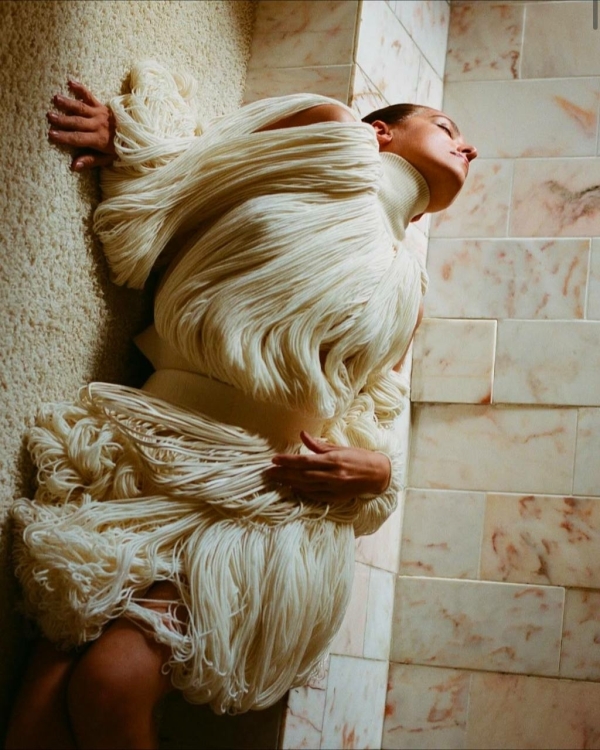 Где купить асимметричное свадебное платье?