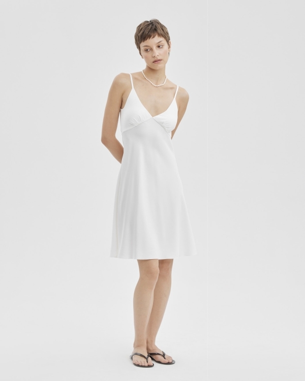 Платье-комбинация — свадебная классика вне времени. Вот