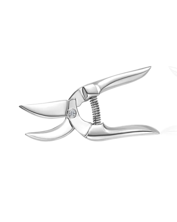 Больше — лучше! Актуальные стейтмент-броши для эффектного