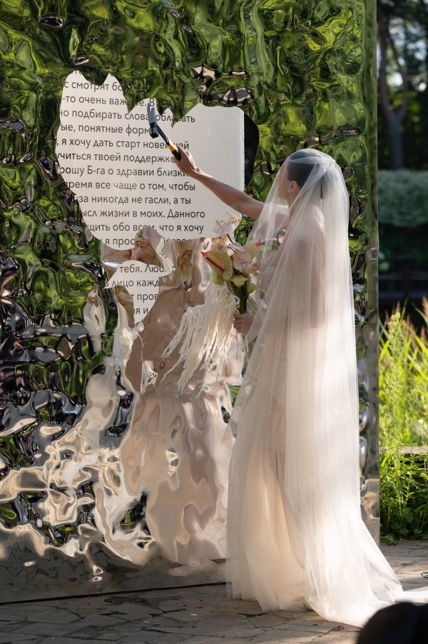 «Все самое лучшее — внутри». Арт-перформанс, красивая философия