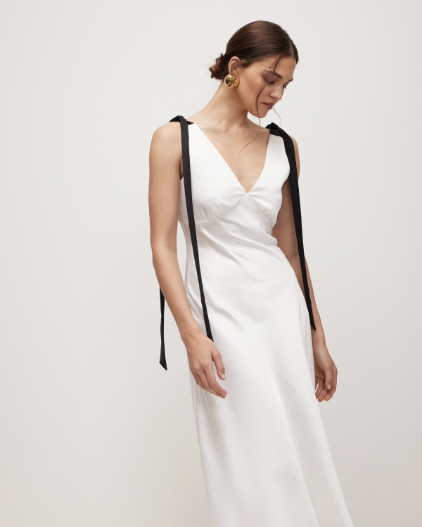 Платье-комбинация — свадебная классика вне времени. Вот