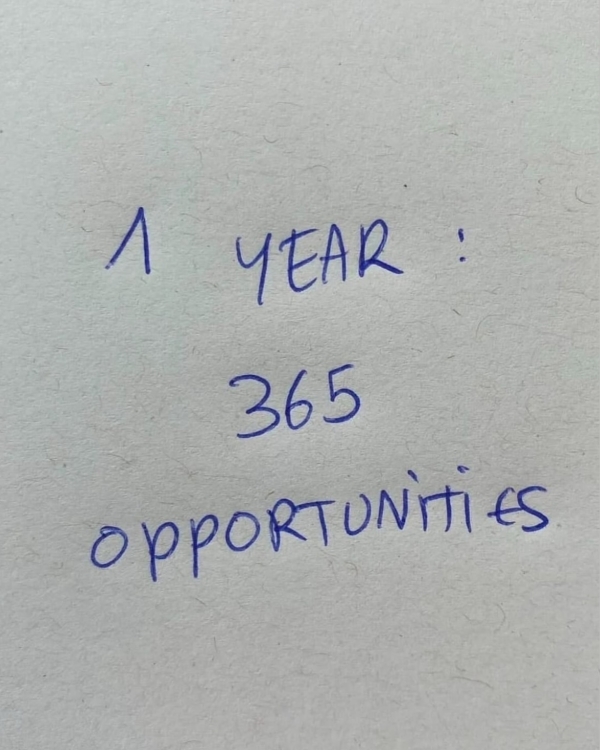 Собака мордой вниз: 7 топовых йога-студий Москвы