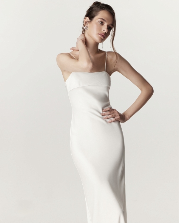 Платье-комбинация — свадебная классика вне времени. Вот