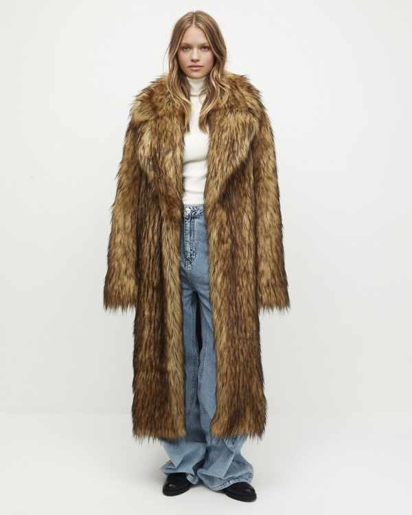 Что надеть поверх свадебного платья зимой