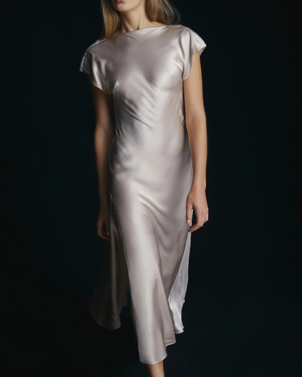 Платье-комбинация — свадебная классика вне времени. Вот