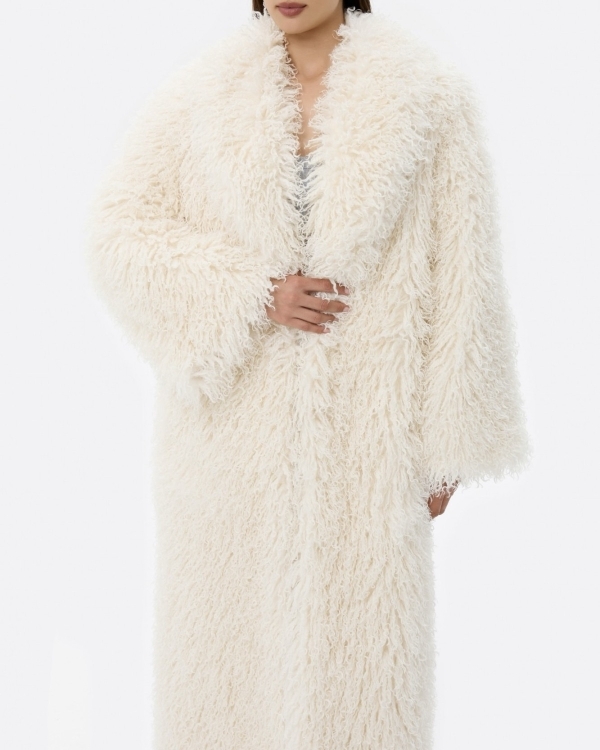 Что надеть поверх свадебного платья зимой