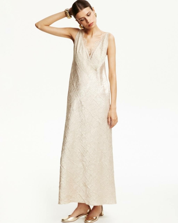 Платье-комбинация — свадебная классика вне времени. Вот