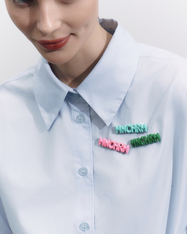 Больше — лучше! Актуальные стейтмент-броши для эффектного