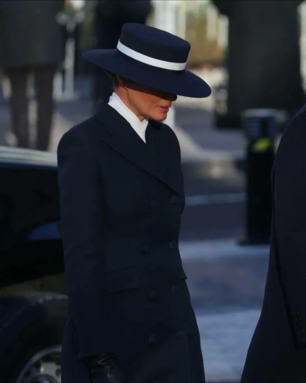 Рассматриваем второй первый выход Мелании Трамп в