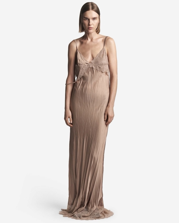 Платье-комбинация — свадебная классика вне времени. Вот