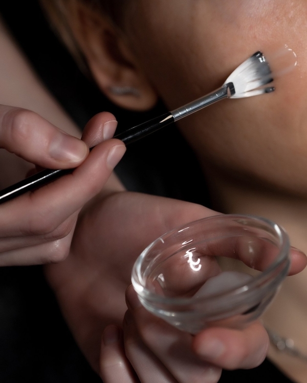 Лучшие процедуры для кожи зимой: гид по