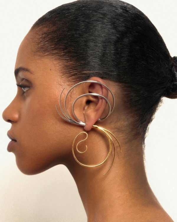 Минимализм в свадьбах все еще актуален. Смотрите,