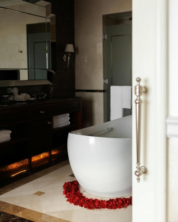 Как отметить 14 февраля в отеле? Романтические