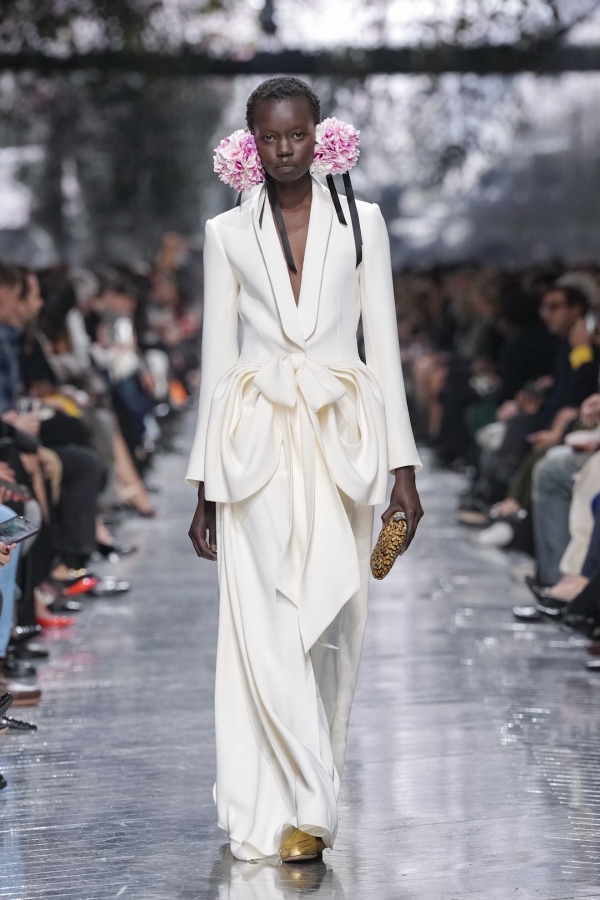 Невестам обязательно нужно увидеть новую кутюрную коллекцию