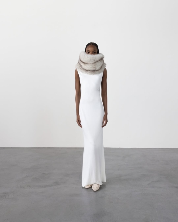 Минимализм в свадьбах все еще актуален. Смотрите,