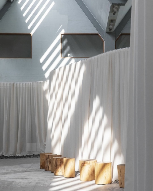 Минимализм в свадьбах все еще актуален. Смотрите,