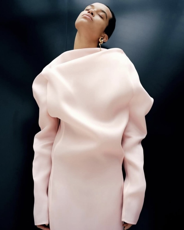 Минимализм в свадьбах все еще актуален. Смотрите,