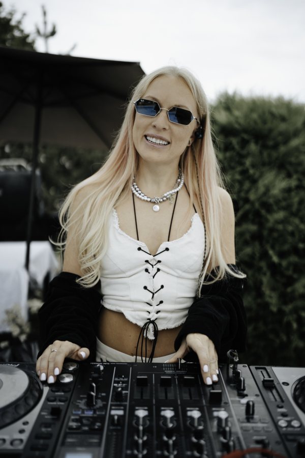 Диджеи Лена Зозуля