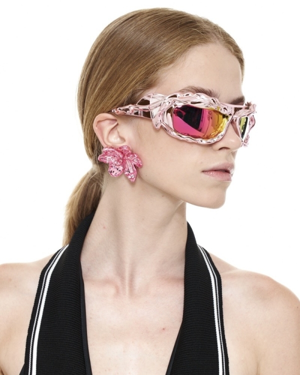 Серьги в форме цветов, как на показе