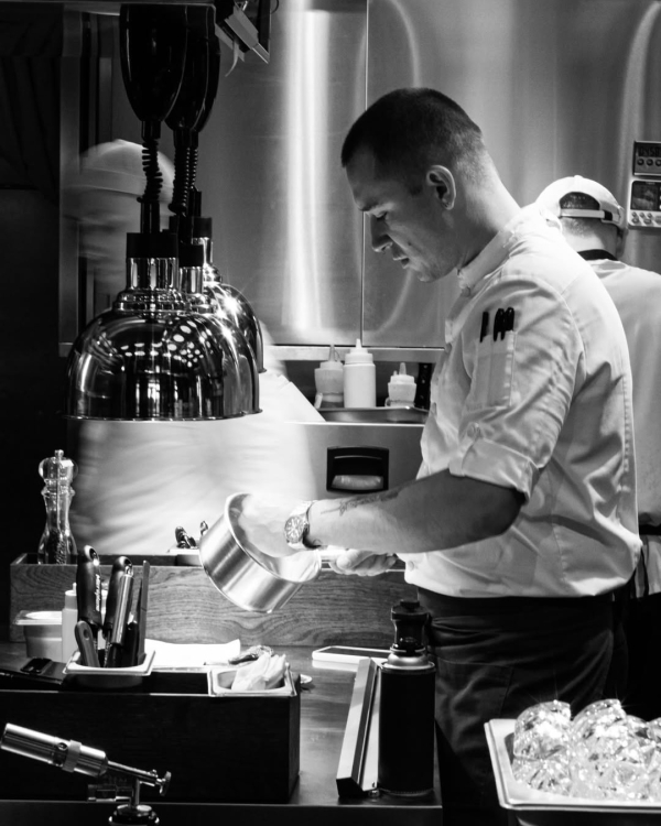 Рестораны на 14 февраля в Москве: где