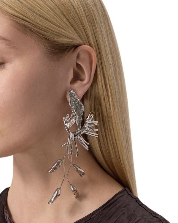 Серьги в форме цветов, как на показе