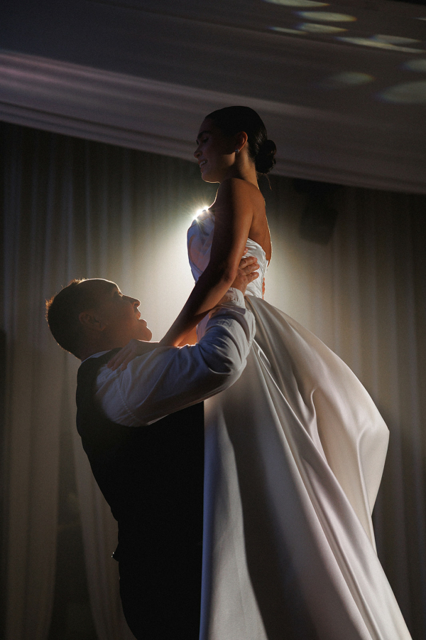 Интервью с невестой о свадьбе, которая попала