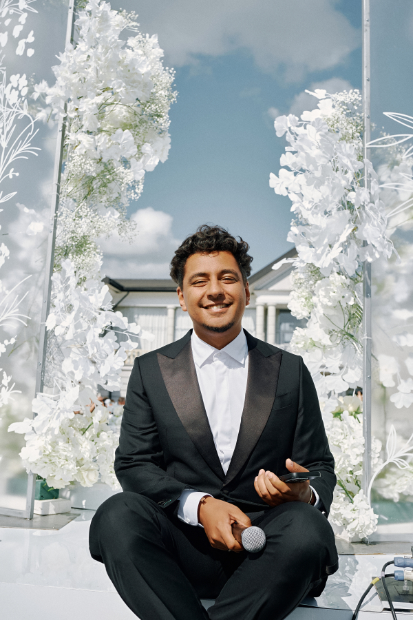 Ведущие Адис Маммо