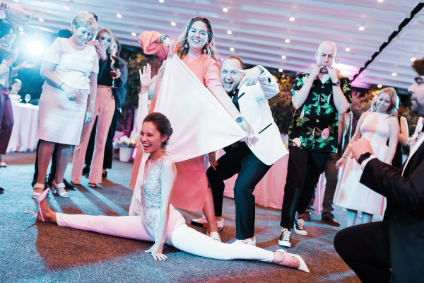 Шумная свадебная вечеринка Кати и Никиты