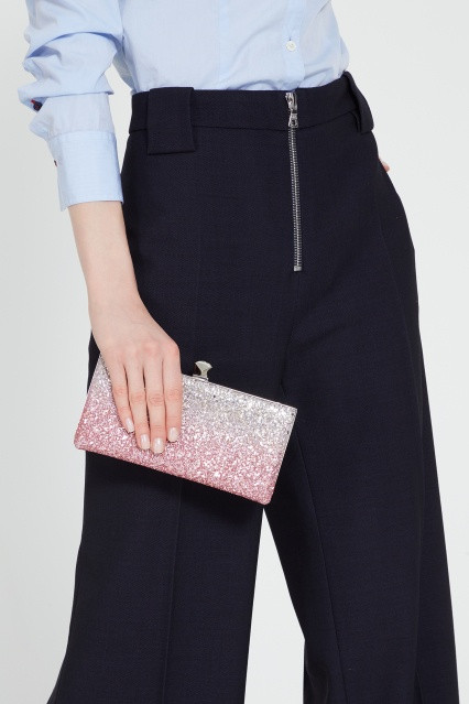 10 клатчей, которые красиво дополнят образ невесты