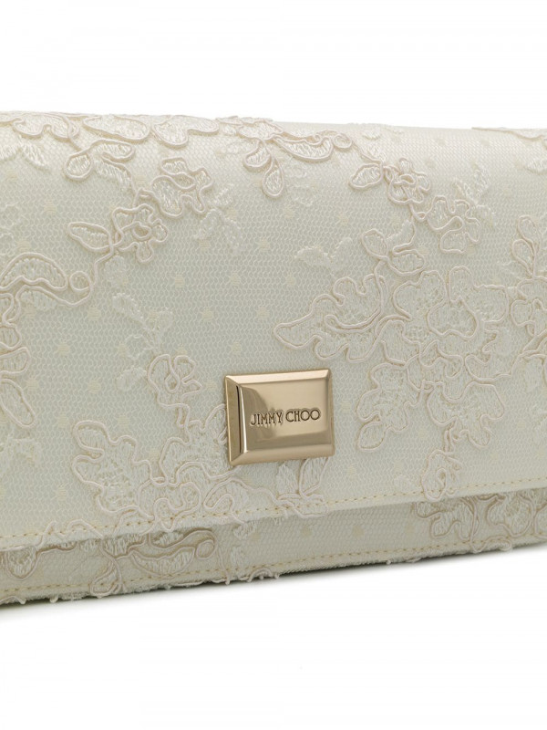 10 клатчей, которые красиво дополнят образ невесты