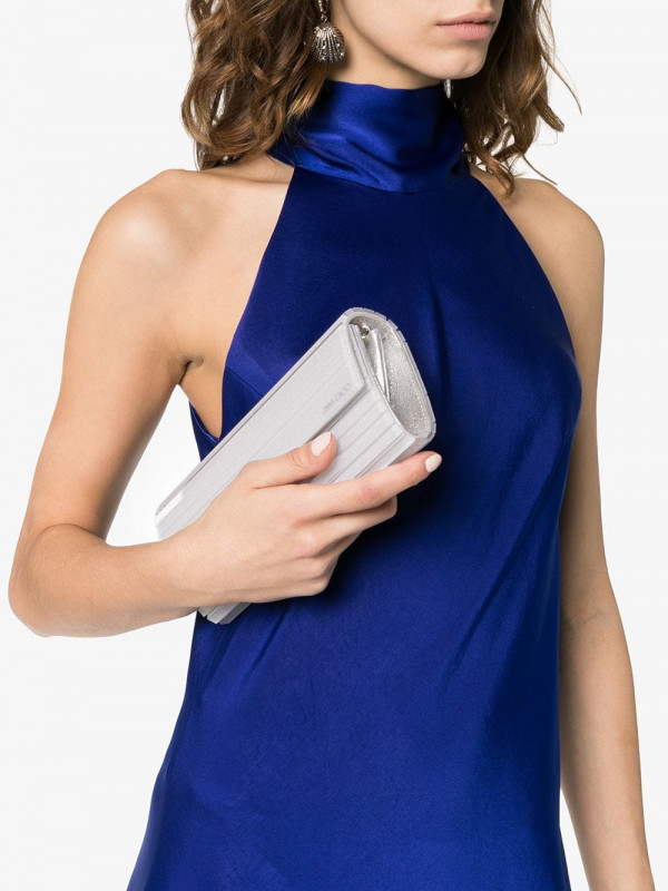 10 клатчей, которые красиво дополнят образ невесты