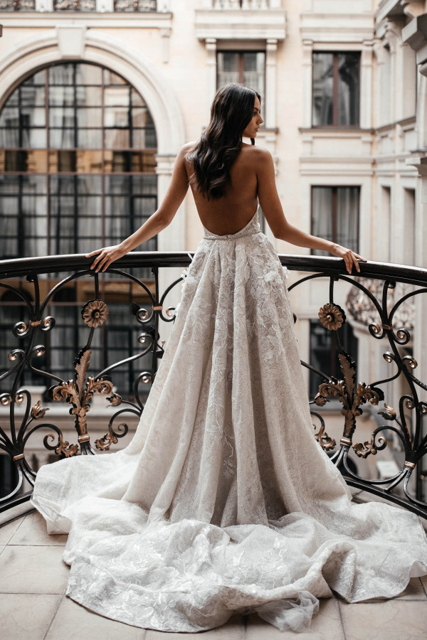 Christi Wedding: три бренда свадебных платьев в