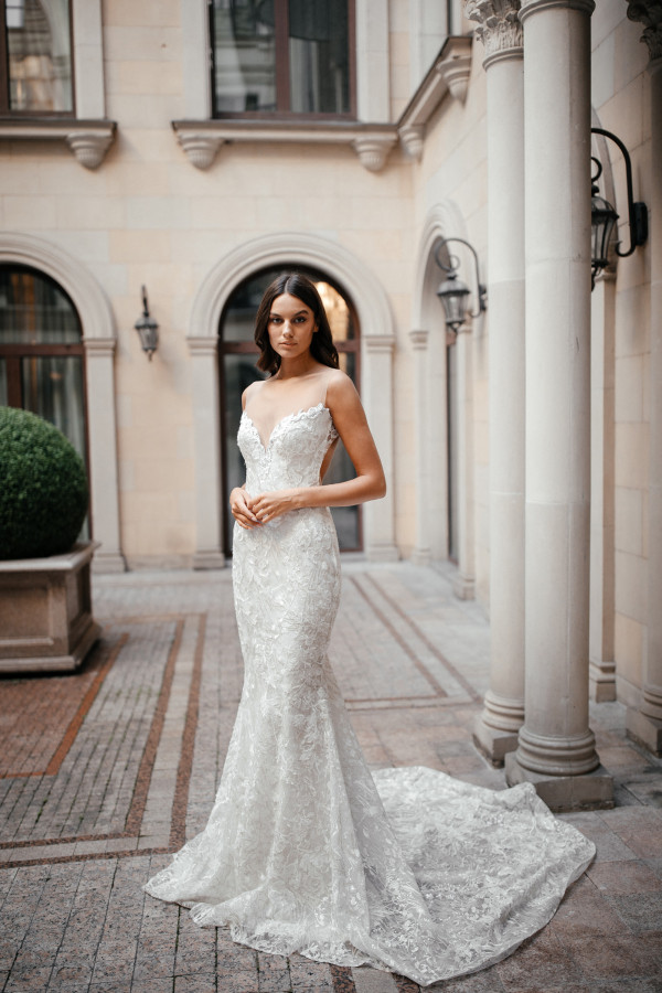 Christi Wedding: три бренда свадебных платьев в