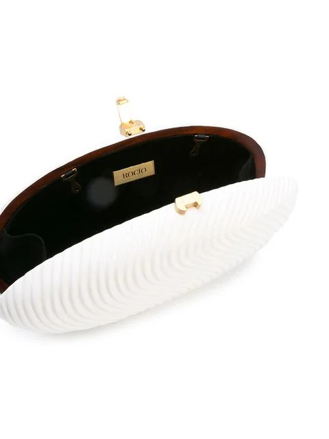 10 клатчей, которые красиво дополнят образ невесты