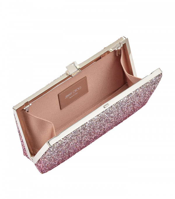 10 клатчей, которые красиво дополнят образ невесты