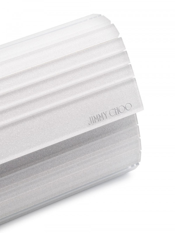 10 клатчей, которые красиво дополнят образ невесты