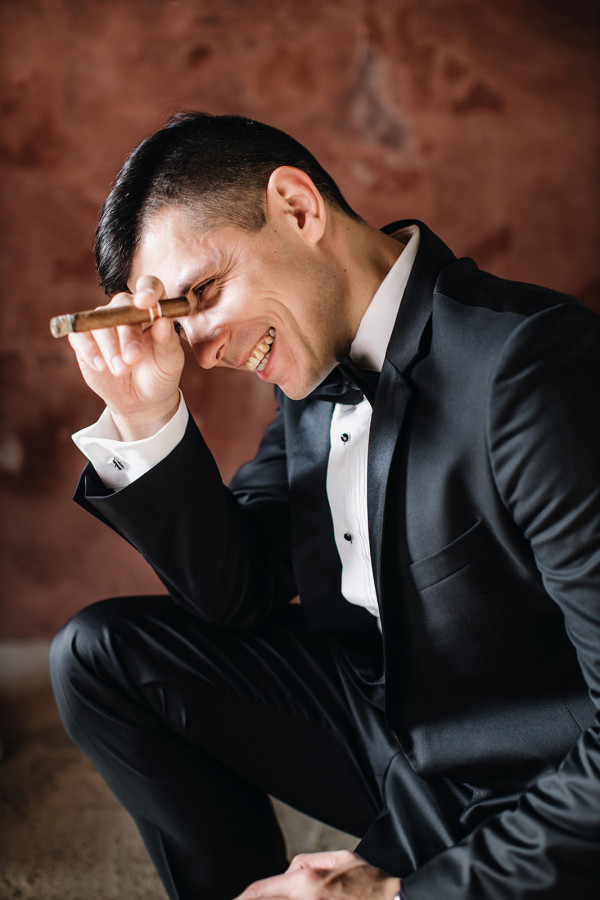 Свадебный ужин под сенью виноградных листьев