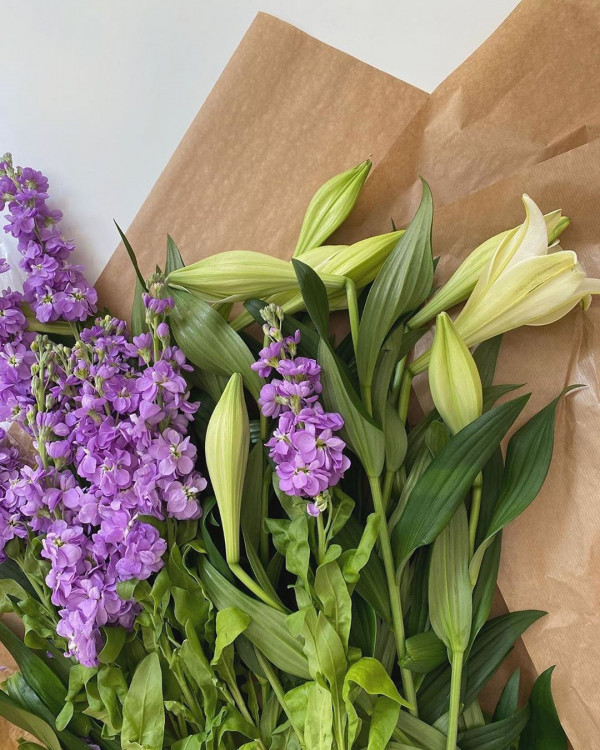 Хотите современный букет невесты? Добавьте полевых цветов